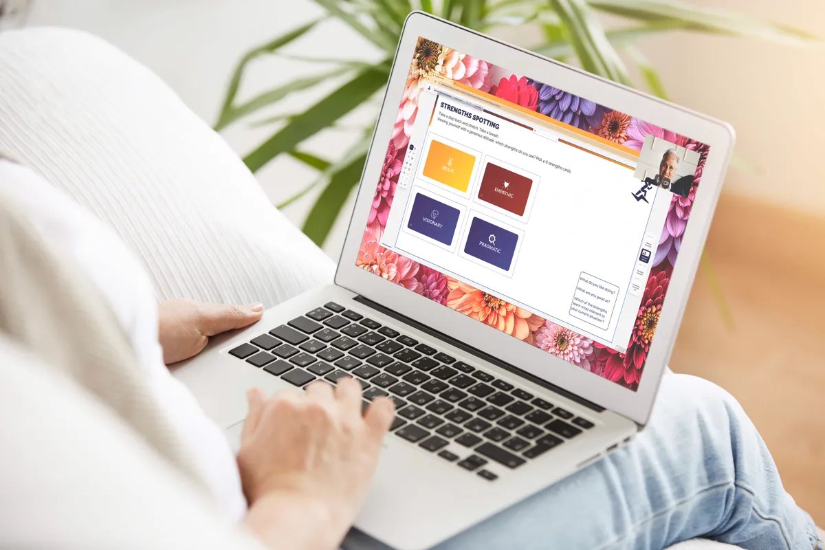 Coachs pratiquant ensemble le coaching visuel